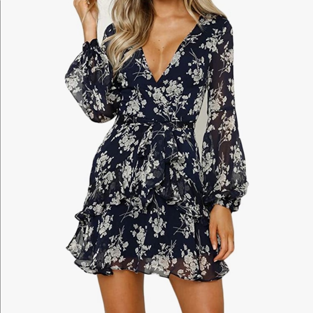 Flowy boho ruffle dress, plunge neckline, size small! Brand new without tags.
